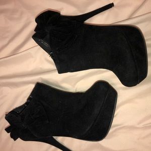 VARIETY OF WOMANS HEELS/BOOTS (DONOTBUYTHISPOST)